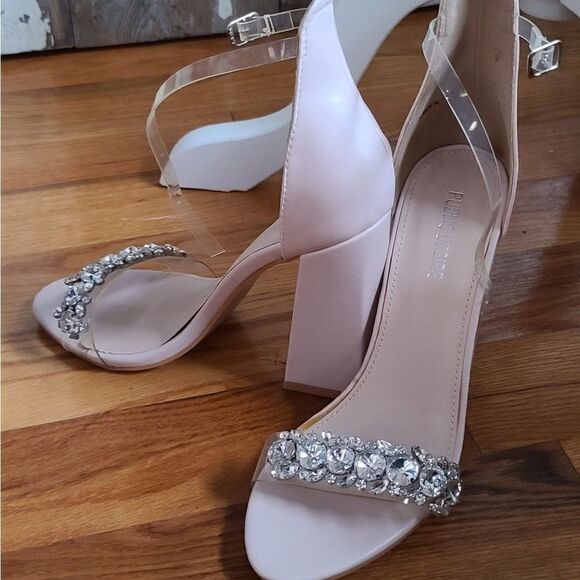 Elegant heels  - Picture 3 of 5